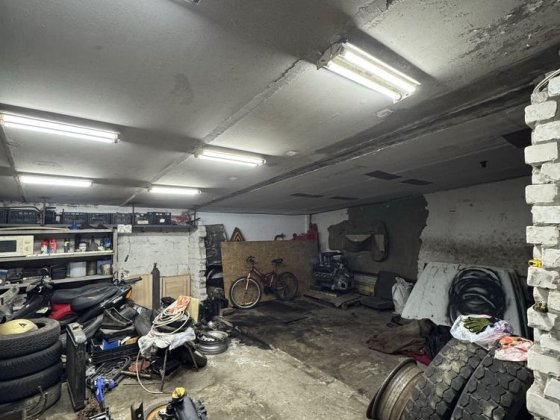 Продам капитальный гараж с докуметами Поля Кирова Центр Дніпро