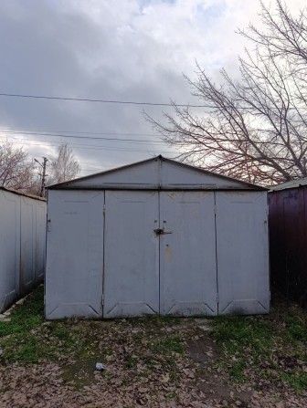 Продам металлический гараж район Красный камень. - фото 1