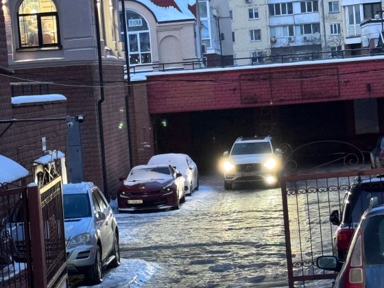 Продам великий гаражний бокс в підземному паркінгу - Г.Сталінграду, 24 Київ