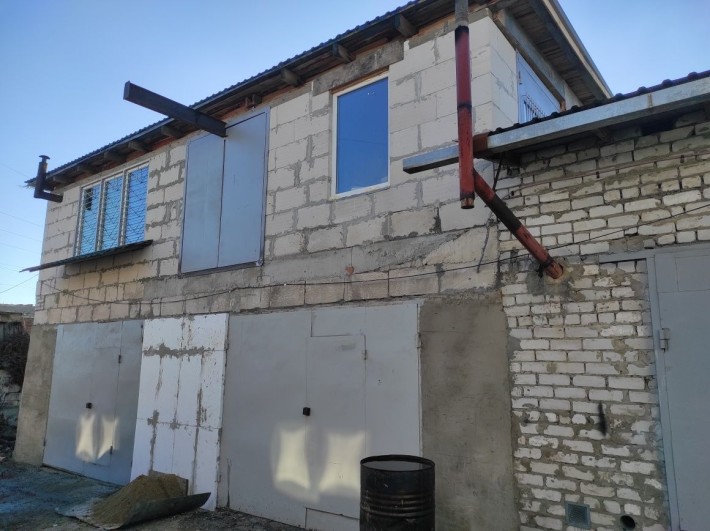 Подвійний гараж 150кв.м. баня, душ,туалет, сонячні панелі - фото 1