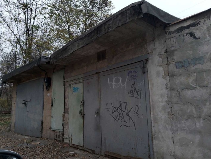 Продам капитальный гараж с подвалом 18,2 кв.м. проспект Свободы - фото 1