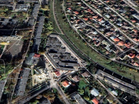 Великий гараж по вул Яворницького у Львові Львов