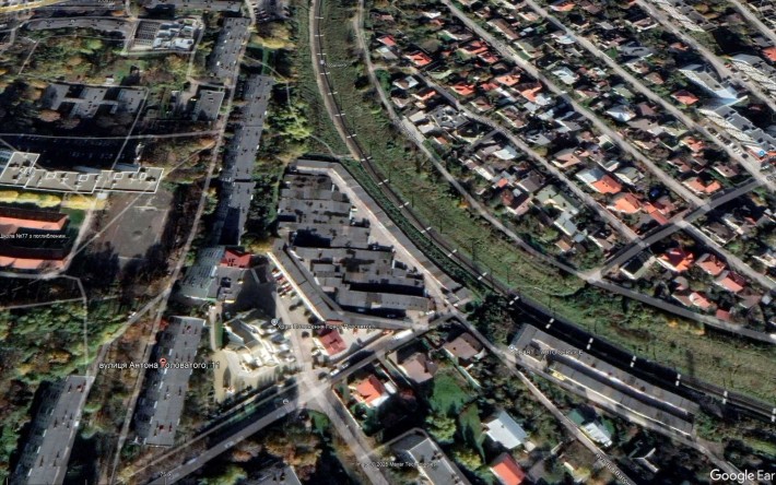 Великий гараж по вул Яворницького у Львові - фото 1