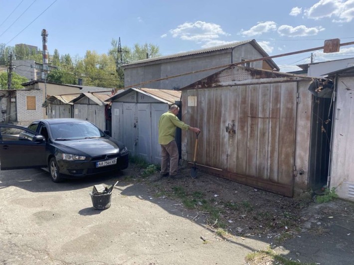 Продам гараж м.Серец, к. Дружба 2. Торг. - фото 1