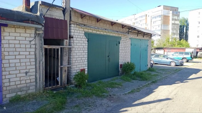 Большой капитальный гараж в  Корабельном р-не ГК Глиноземный пл 31м2 - фото 1