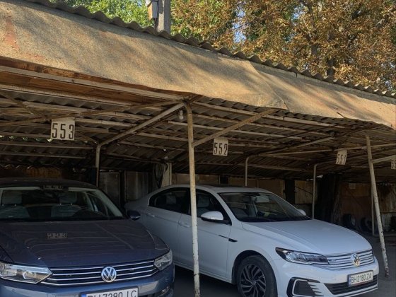 Продам 2 места на стоянке