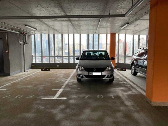 Продаж великого критого паркомісця, ЖК Севен Київ