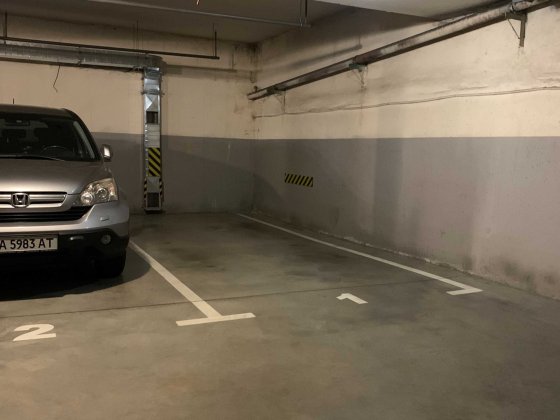місце в підземному паркінгу Київ