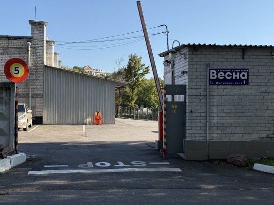 Продам паркоместо под навесом ул. Шатилова дача 1 Харків