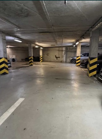 Паркомісце, Коновальця 32 Б, ЖК Митець, з розеткою - фото 1