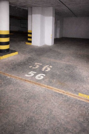 Продається паркомісце в центрі Києва – провулок Лабораторний, 6 - фото 1