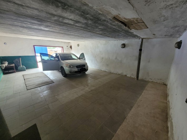 Большой охраняемый гараж в городе 50 м² - фото 1