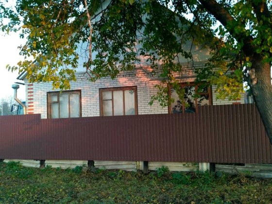 Будинок новобудова по центральній вулиці Сумська Ахтырка