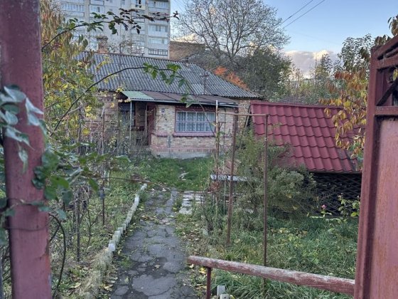 Продам будинок, земельну ділянку Бердичев