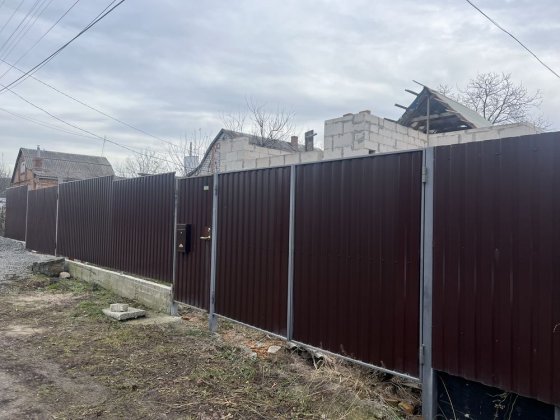 Ділянка з будинком під реконструкцію