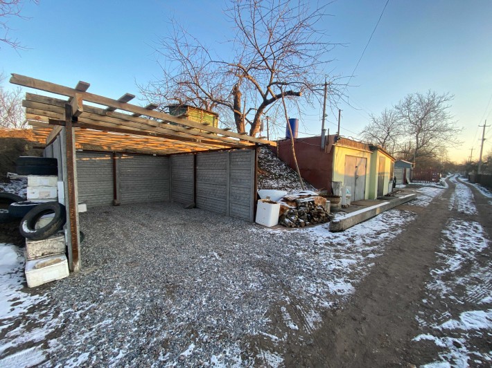 Продам дачну ділянку з гаражем та інш. зручностями (р-н кафе "У Міші") - фото 1