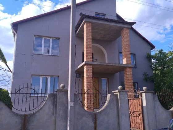 Продам большой дом на Адыровке