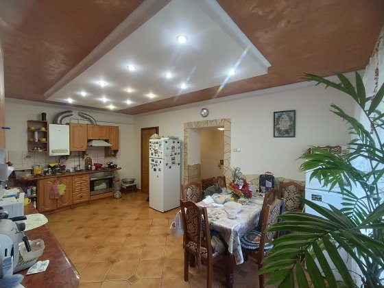 ПРОДАЖ 3-х кімнатного будинку з сучасним ремонтом недалеко від центру! Берегово