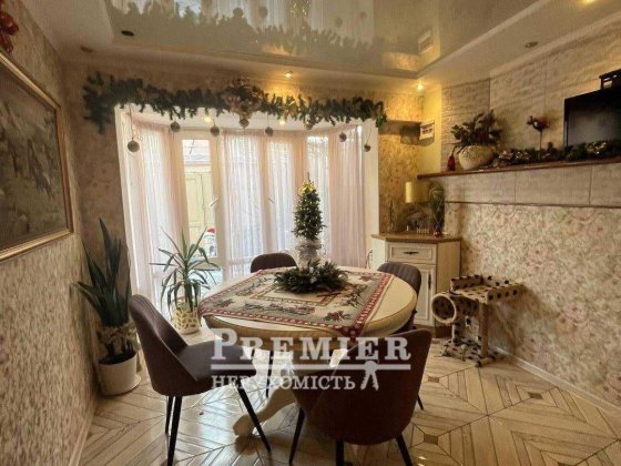 Будинок 118 кв з сучасним ремонтом з великою ділянкою землі 83.4 сотки Білгород-Дністровський