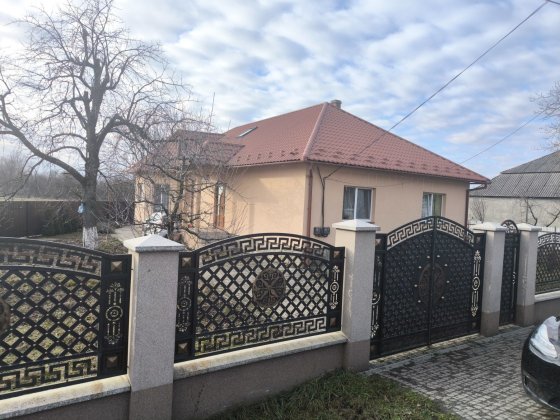 Продається чудовий сімейний будинок в м.Берегове. Берегово