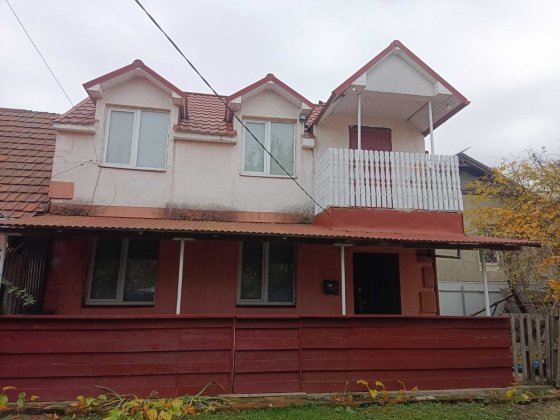 ПРОДАЖ 2-х кімнатного будинку у центральній часчтині Берегова,мансарда Берегово