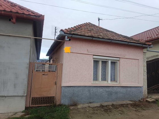 НЕВЕЛИКИЙ 54 кв.м., КОМПАКТНИЙ будинок у житловому стані, тиха вулиця Берегове