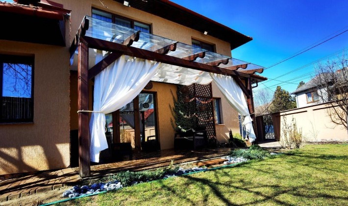 Будинок з ексклюзивним дизайном в м. Берегово - фото 1