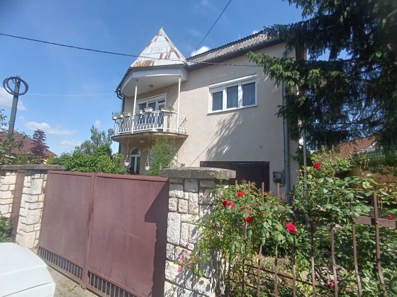 ПРОДАЖ 2-х поверхового цегляного будинку 1990-х у Берегові, жилий стан Берегово