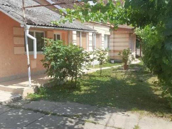 Будинок у Берегові з 2 окремими квартирами + орендарі, готовий дохід Берегово