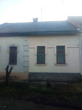 Продається одноповерховий житловий будинок у місті Берегові - фото 1