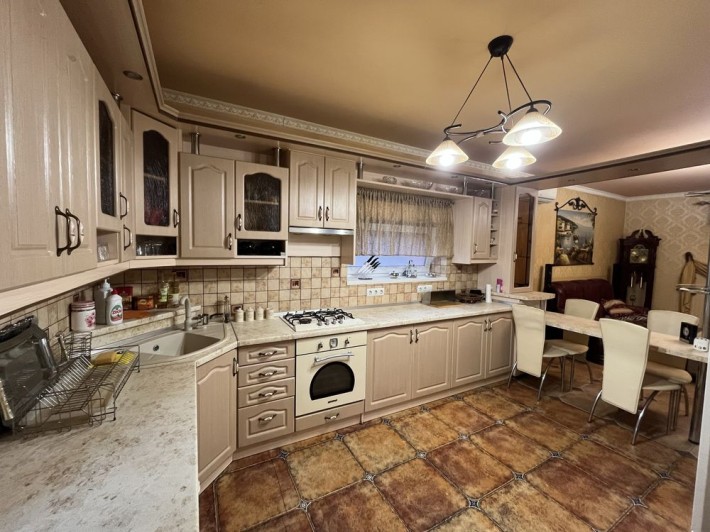 Продам будинковолодіння Центр Берегово - фото 1