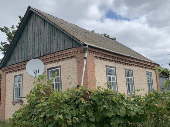 Продам будинок м.Бобровиця 18000 у.о. торг Бобровиця