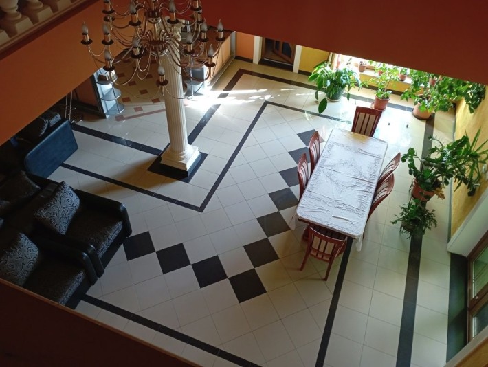 Дім 200 м2 ділянка 12 сотин Берегово Виноградна - фото 1