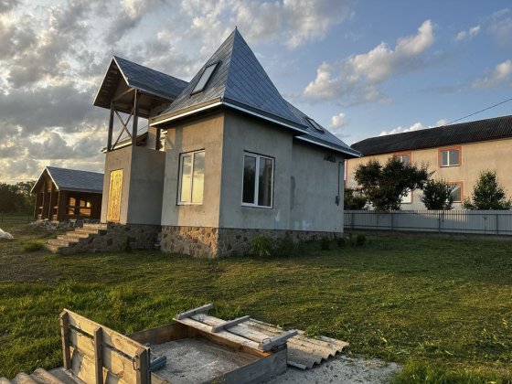 Продам будинок у затишному місці Борщів