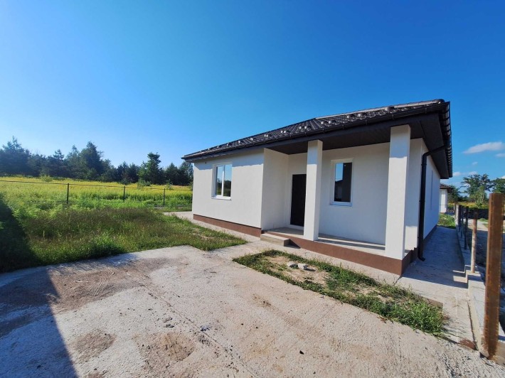 Продам новий 1 но поверховий будинок 90м2 ділянка 5 сот, поруч ліс - фото 1