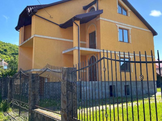Продається будинок у м.Виноградів біля підніжжя Чорної гори Виноградів