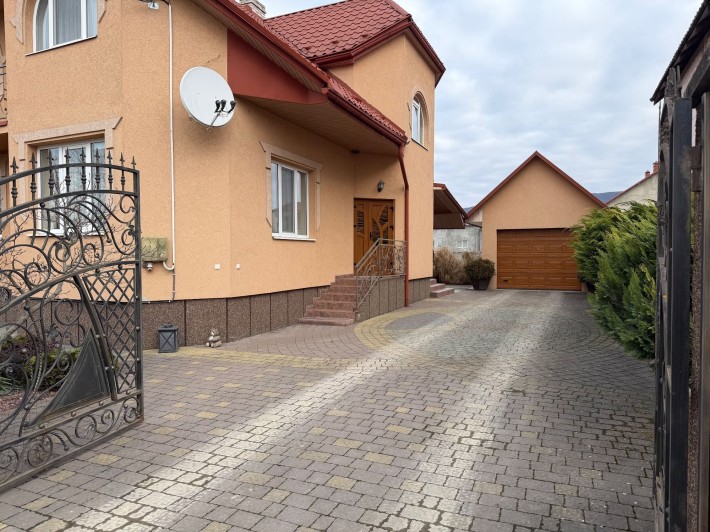 Продається будинок в місті Виноградів, в тихому затишному районі - фото 1