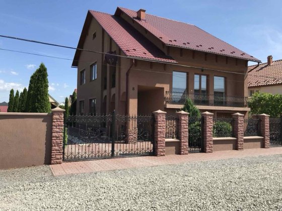 Будинок м.Виноградів Закарпатська обл . Вул. Квіткова 8 Виноградів