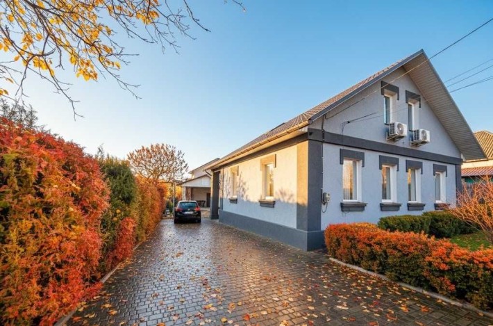 Васильків,центр. Продаж 2 автономних будинків: основний і гостьовий. - фото 1