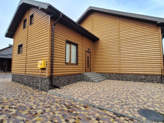 Продам 3 будинки на ділянці  10 соток Боярка