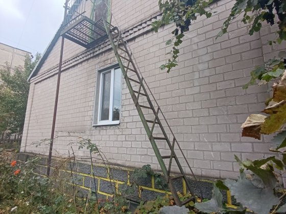 Продам великий будинок на селищі Будівельників Кам'янське