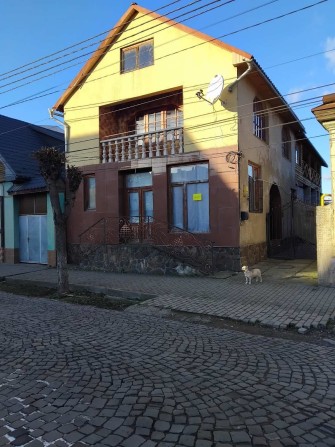 Дом в центри миста з магазином - фото 1