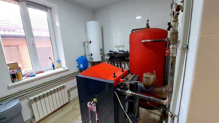 Обмін на квартиру в Києві, будинку З АВТОНОМНИМ ОПАЛЕННЯМ, з ремонтом. - фото 1