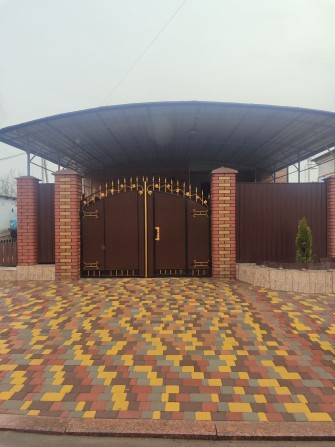 Продам будинок зі всіма зручностями в центрі міста - фото 1