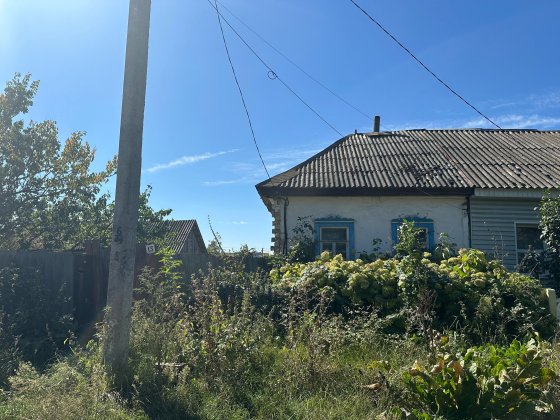 Половина будинку під ремонт з ділянкою 10 соток Глухів