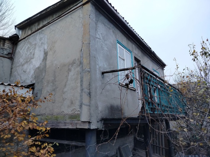 Продам 1/2дома с отдельным входом 2гаража р-н ул.Алтайская - фото 1