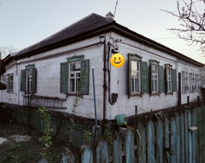 1/2 дома с отдельным входом, с  удобствами и гаражом район низ Чапаева - фото 1