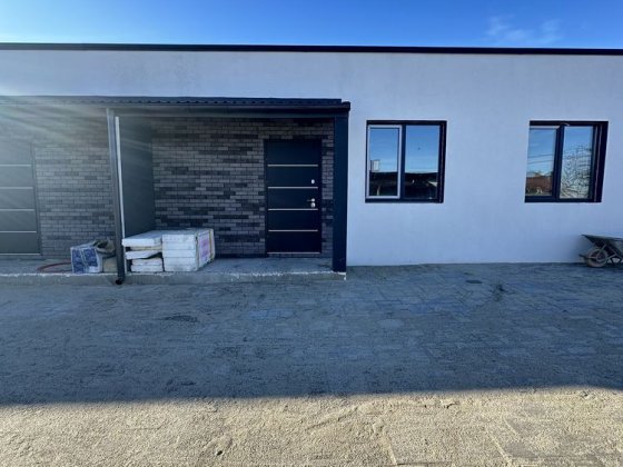 Одноповерхові тауни неподалік Бучанського парку Гостомель