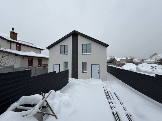 Дуплекс з великою ділянкою, в затишній локації Гостомель