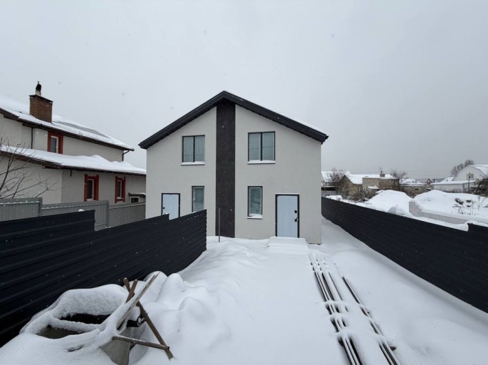 Дуплекс з великою ділянкою, в затишній локації - фото 1